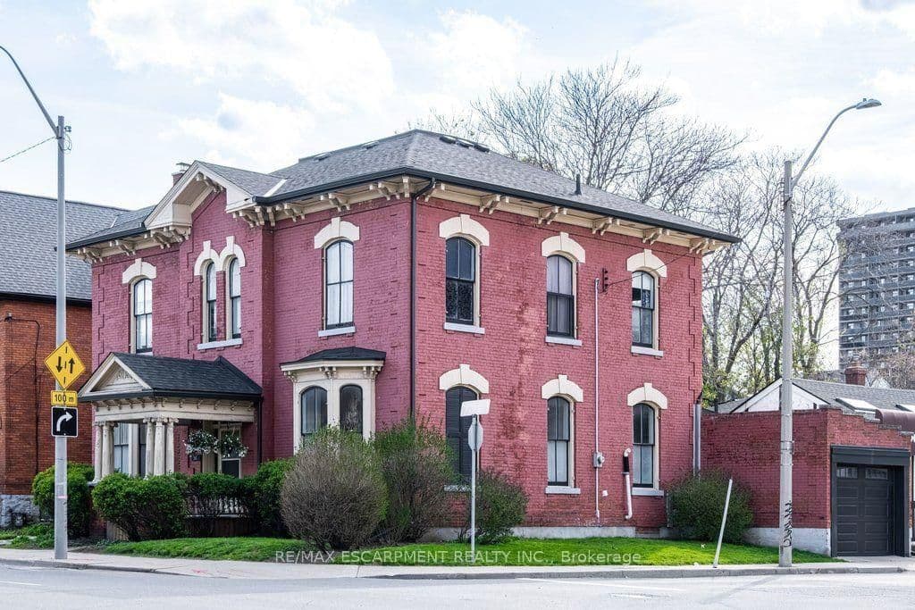 58 Wellington Street S - Image 6