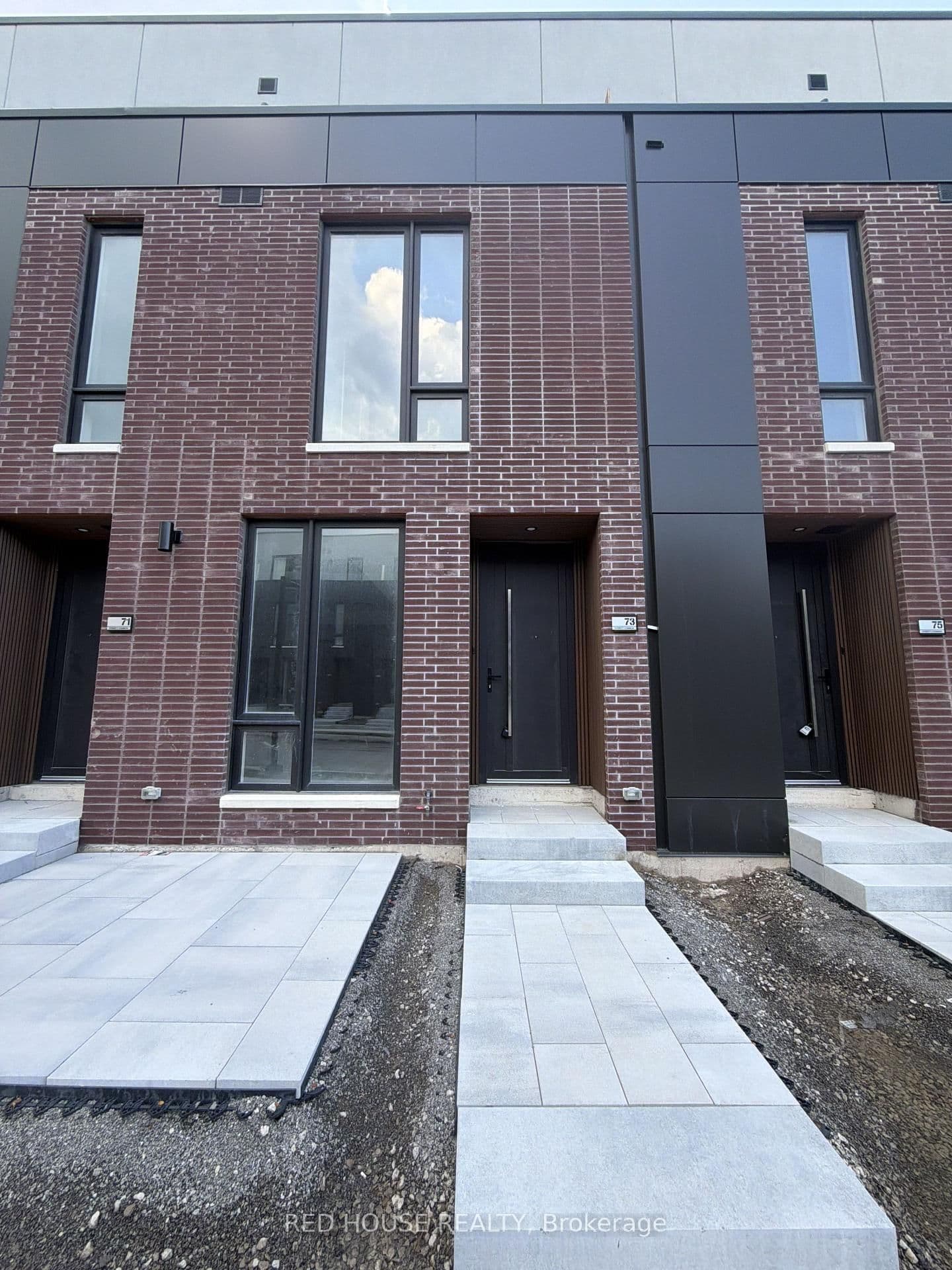 73 Everett Common - Image 1