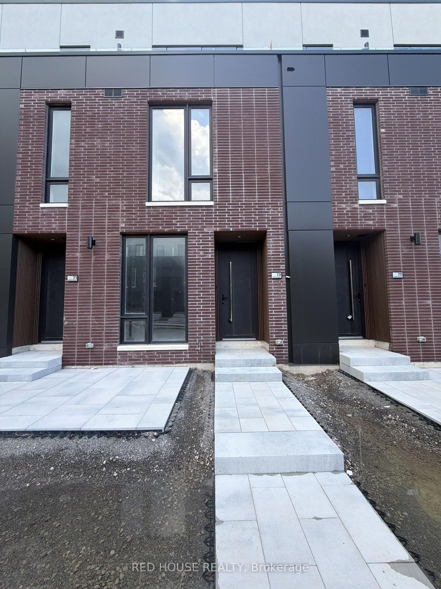 73 Everett Common - Image 2