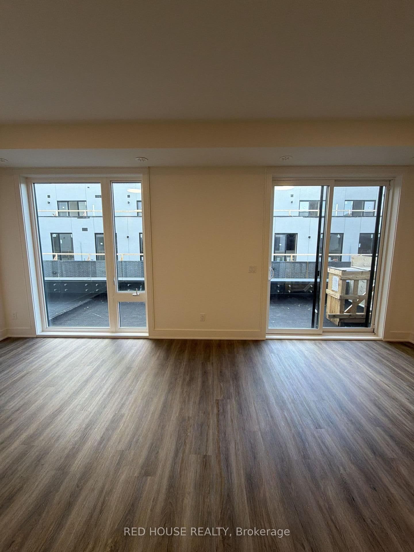73 Everett Common - Image 6