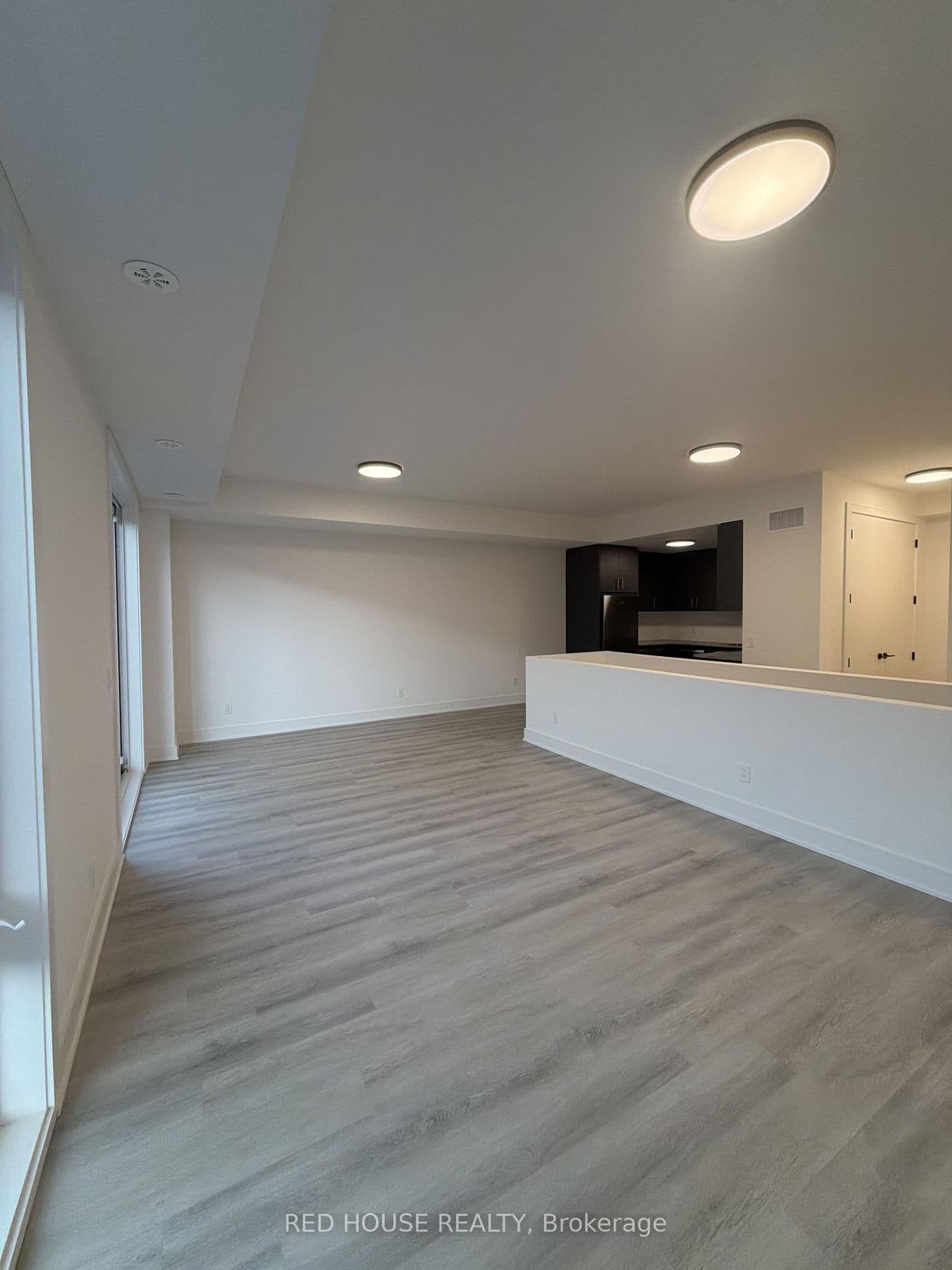 69 Everett Common - Image 4