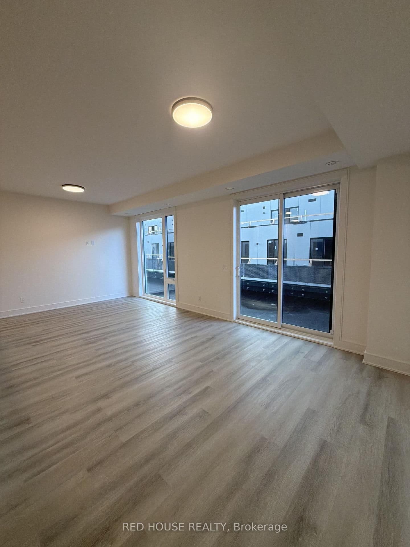 69 Everett Common - Image 6