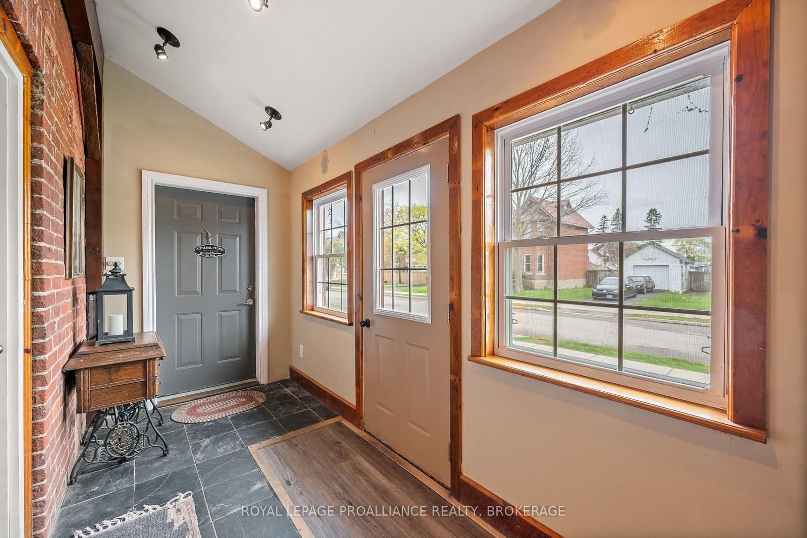 277 Brock Street - Image 5