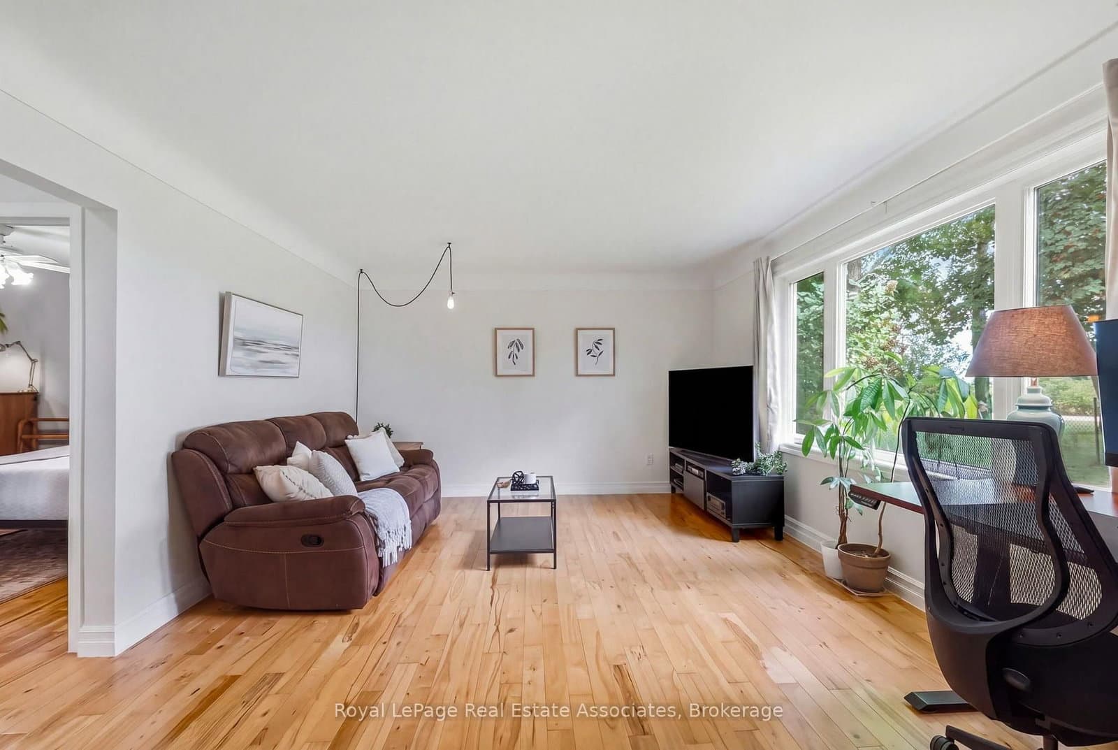 28 Kelson Avenue S - Image 6