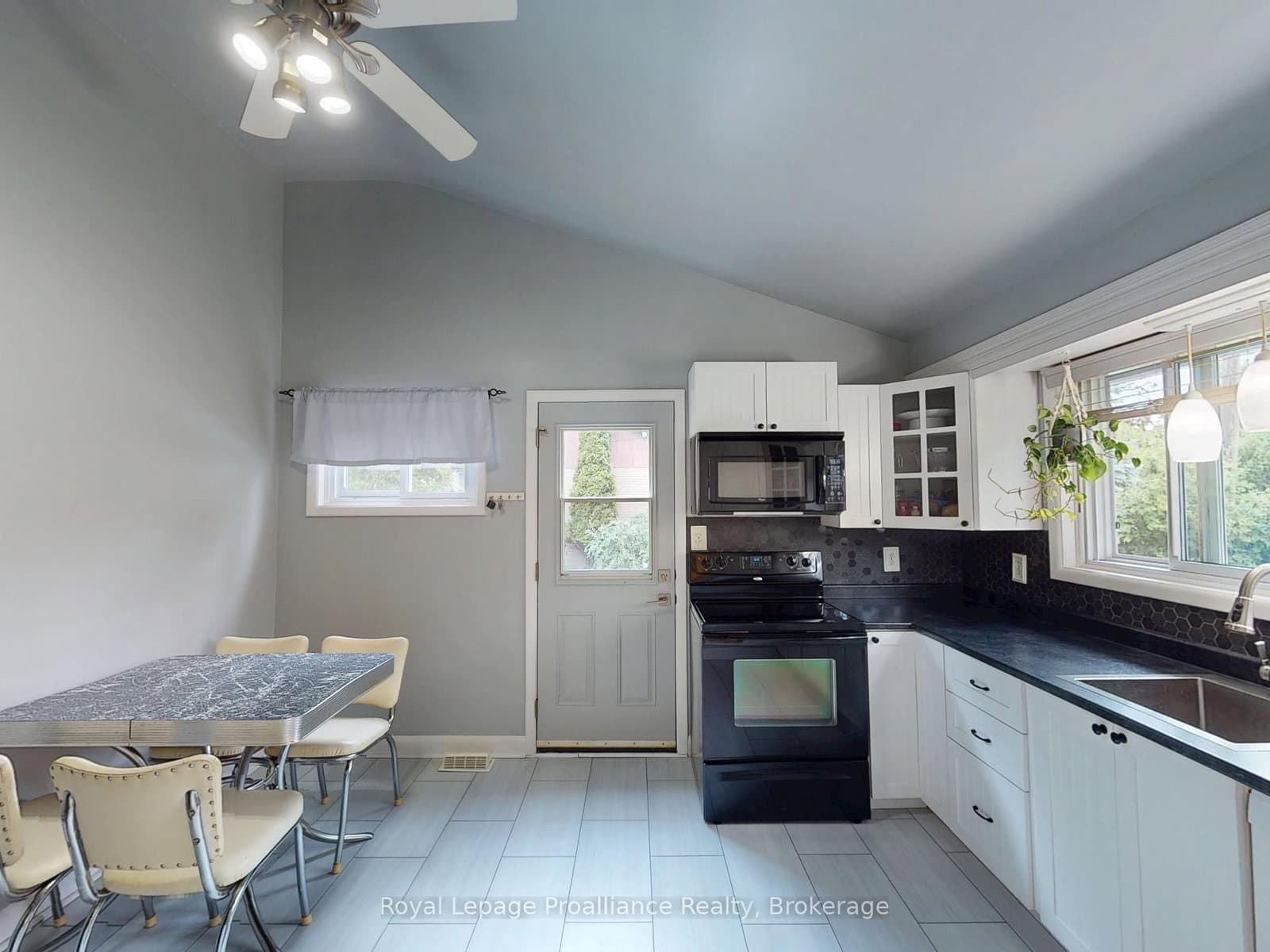 32 Glen Road - Image 6