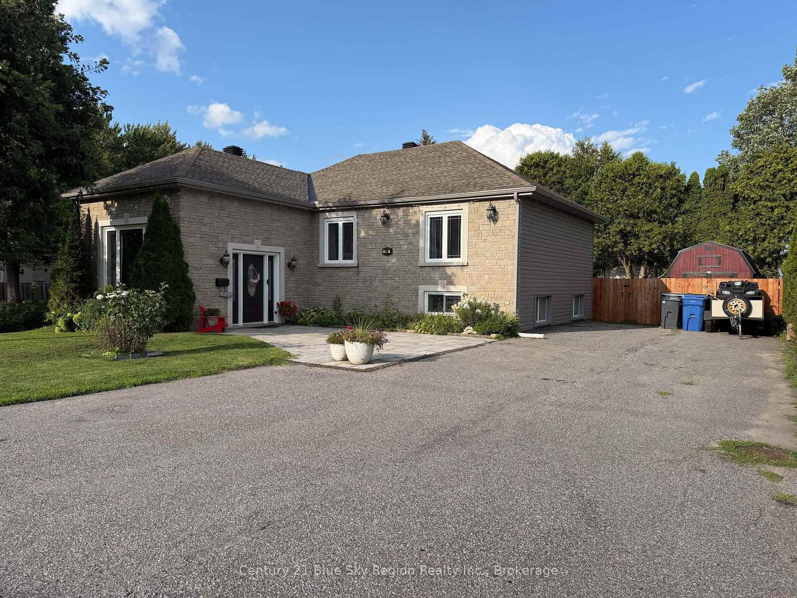 116 CAMPBELL Avenue - Image 1
