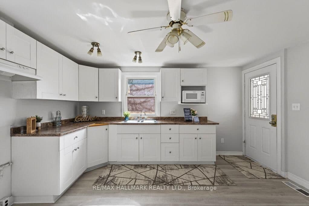 15 Adelaide Street - Image 6