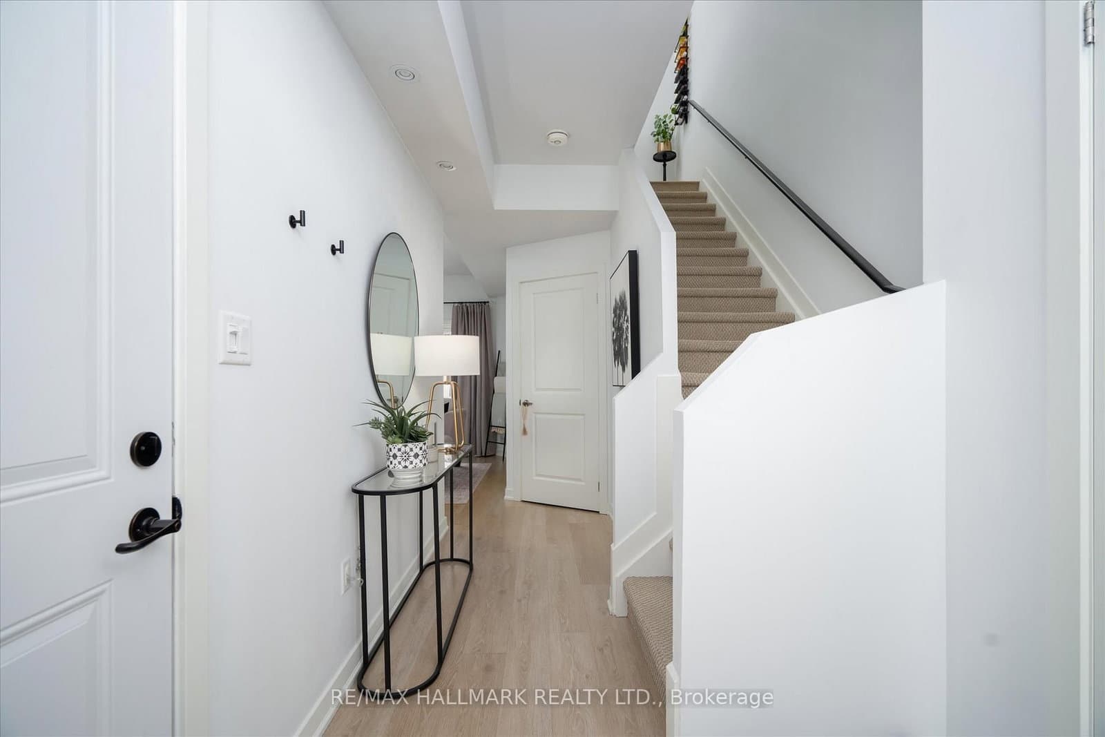 53 Wood Street E - Image 3