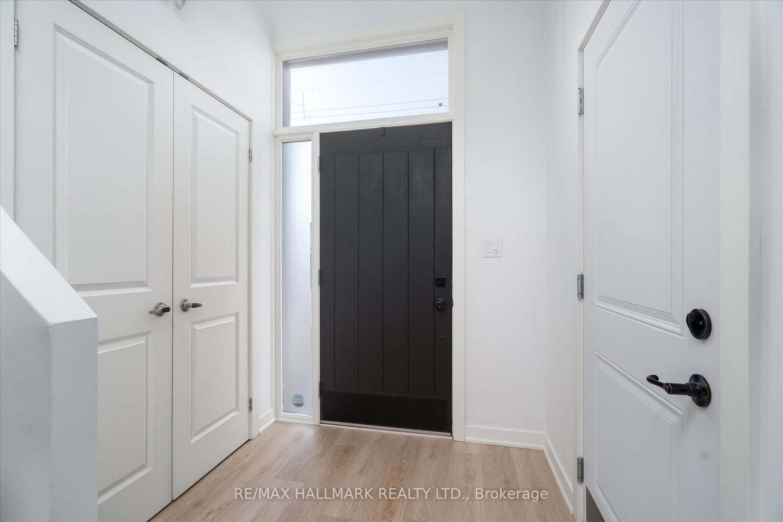 53 Wood Street E - Image 4