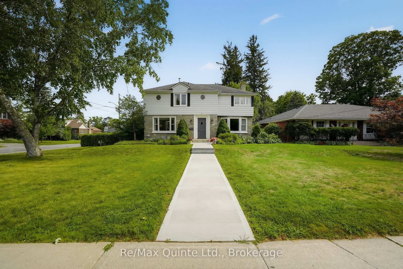 271 Bridge Street East - Image 2
