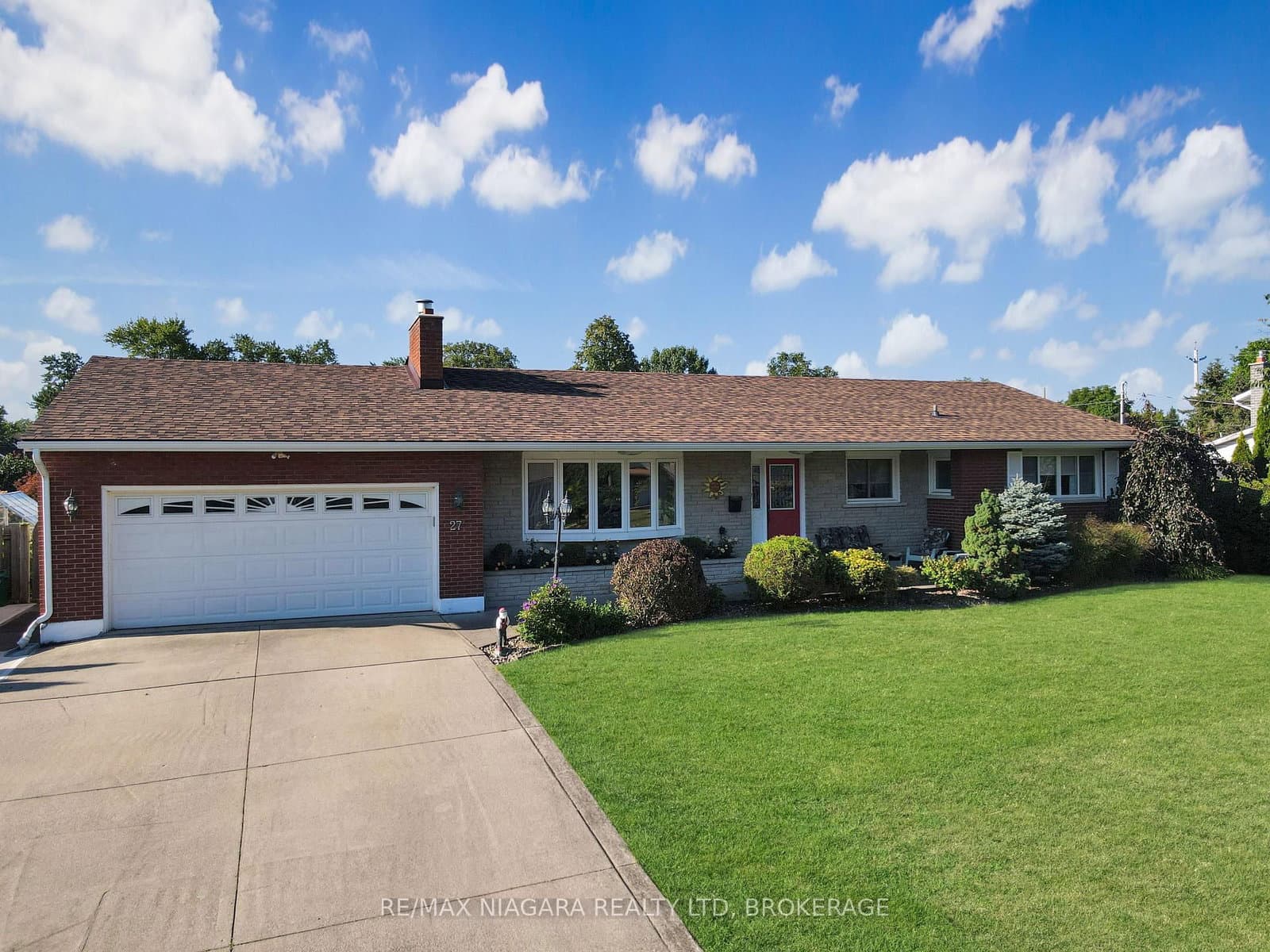 27 Lindbergh Drive - Image 1