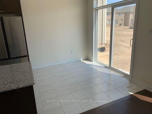 419 Black Cherry Crescent - Image 4