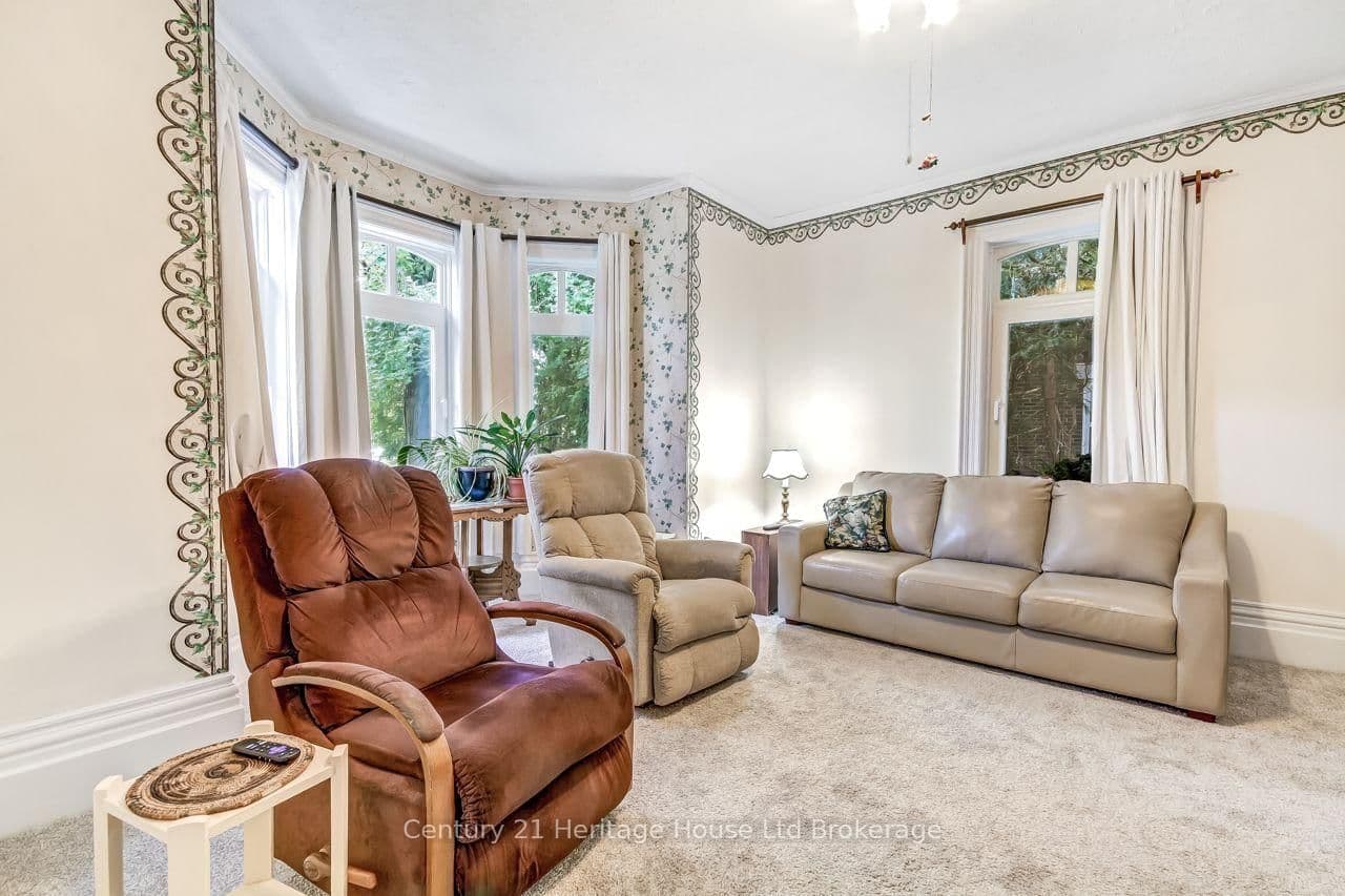 166 Dundas Street W - Image 6