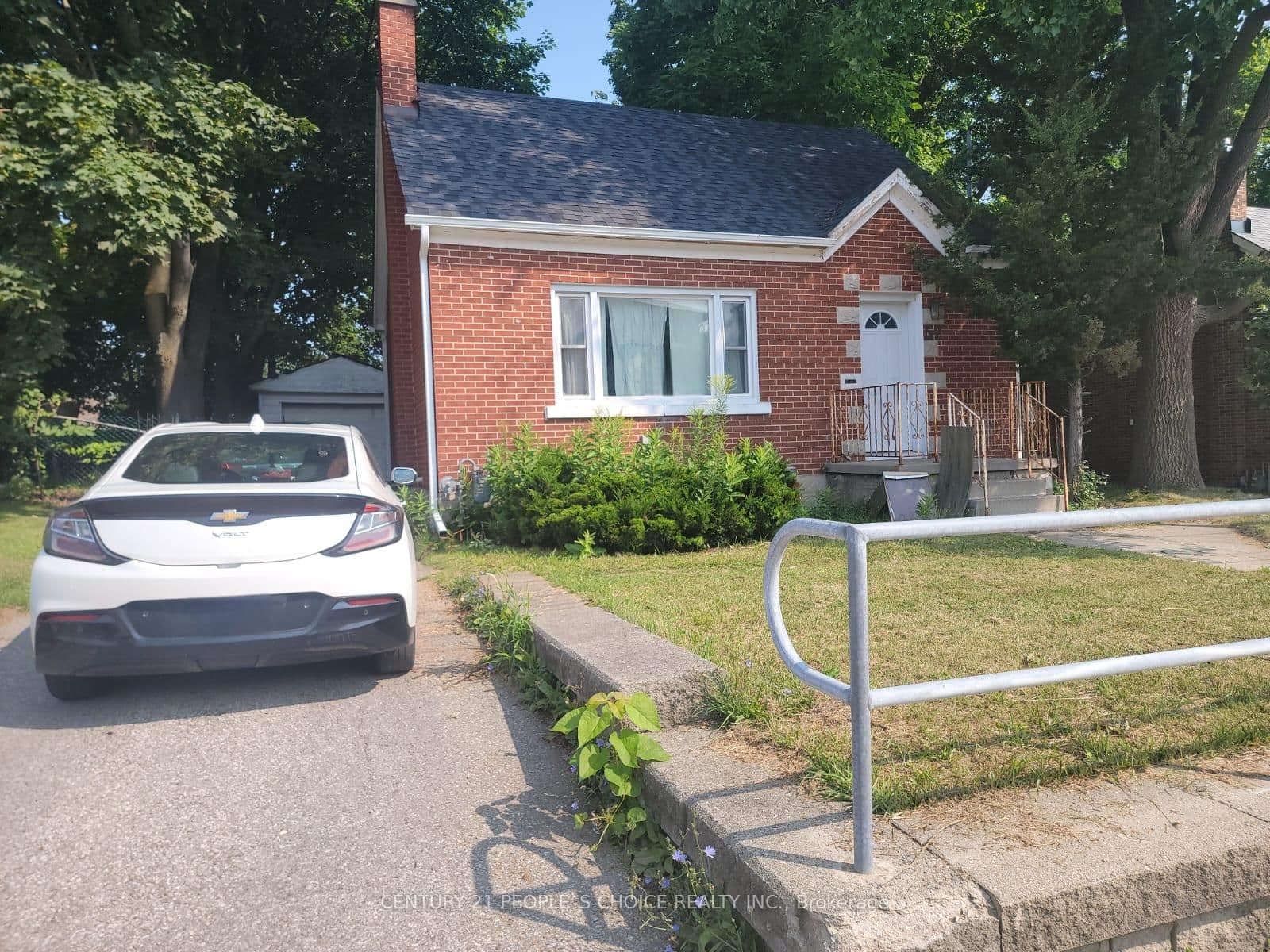 52 Columbia Street W - Image 1