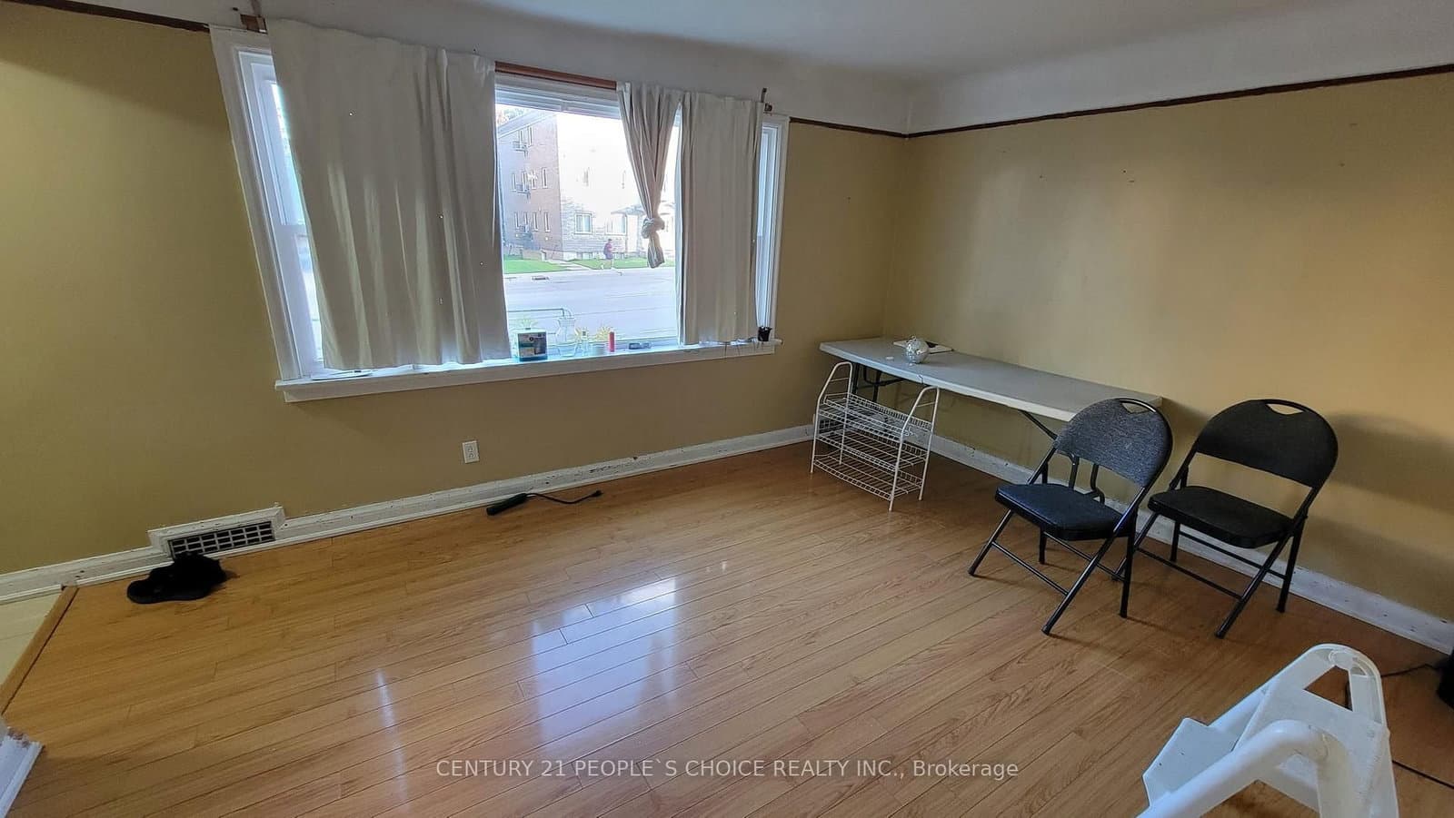 52 Columbia Street W - Image 2