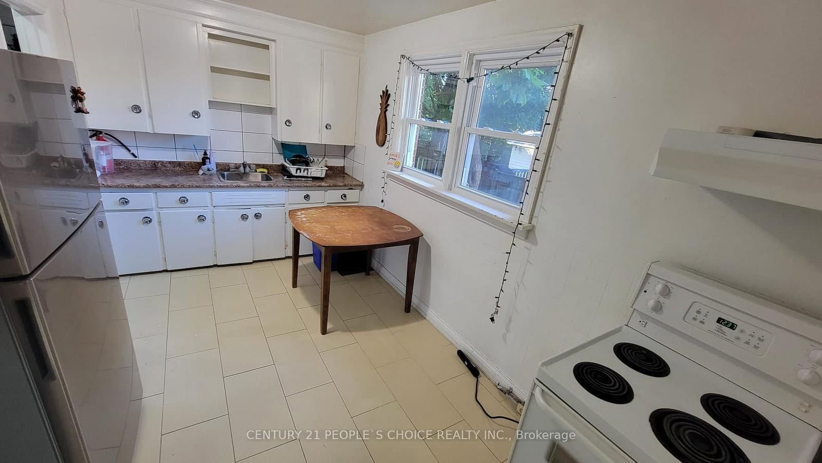 52 Columbia Street W - Image 3