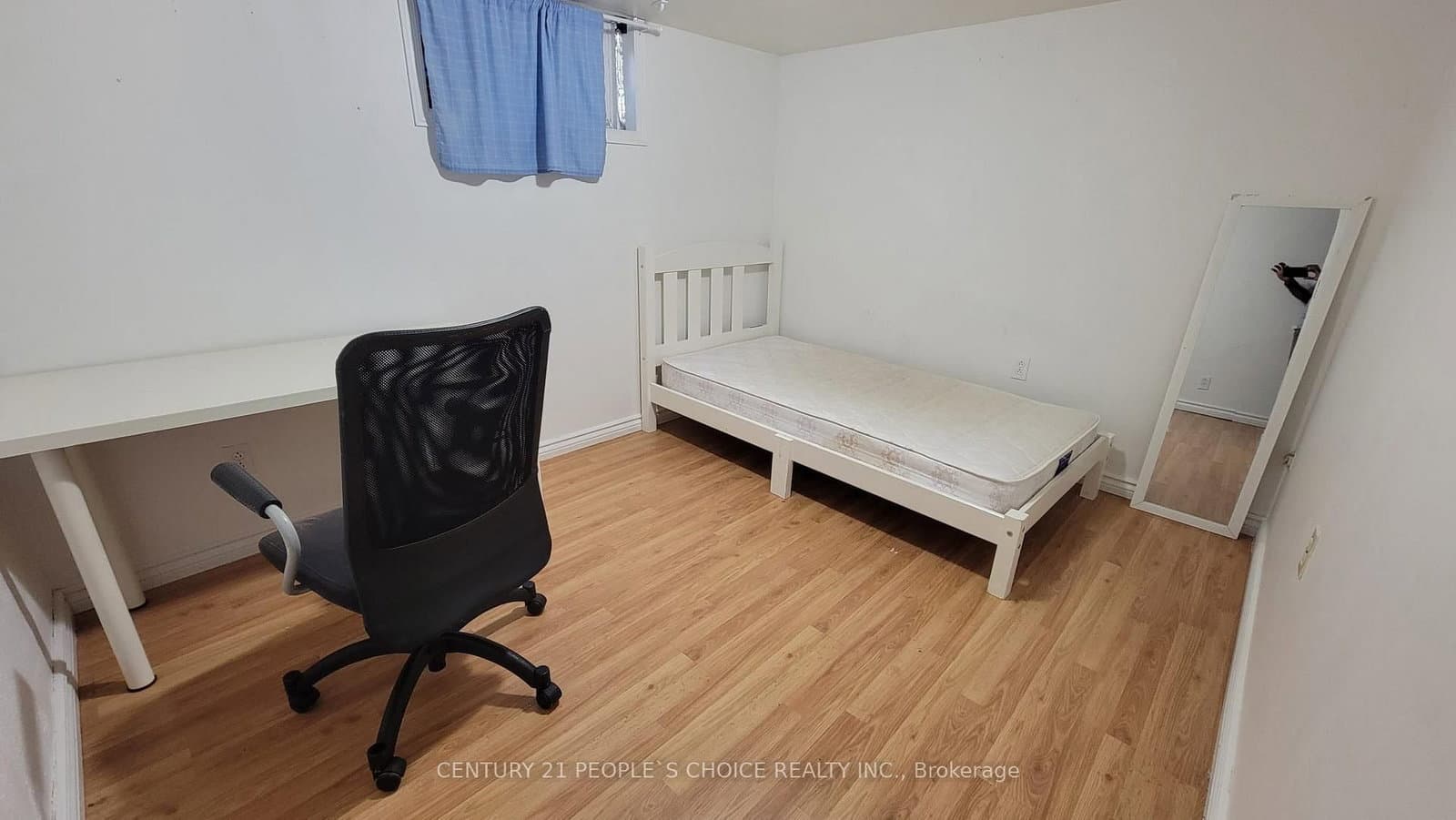 52 Columbia Street W - Image 5