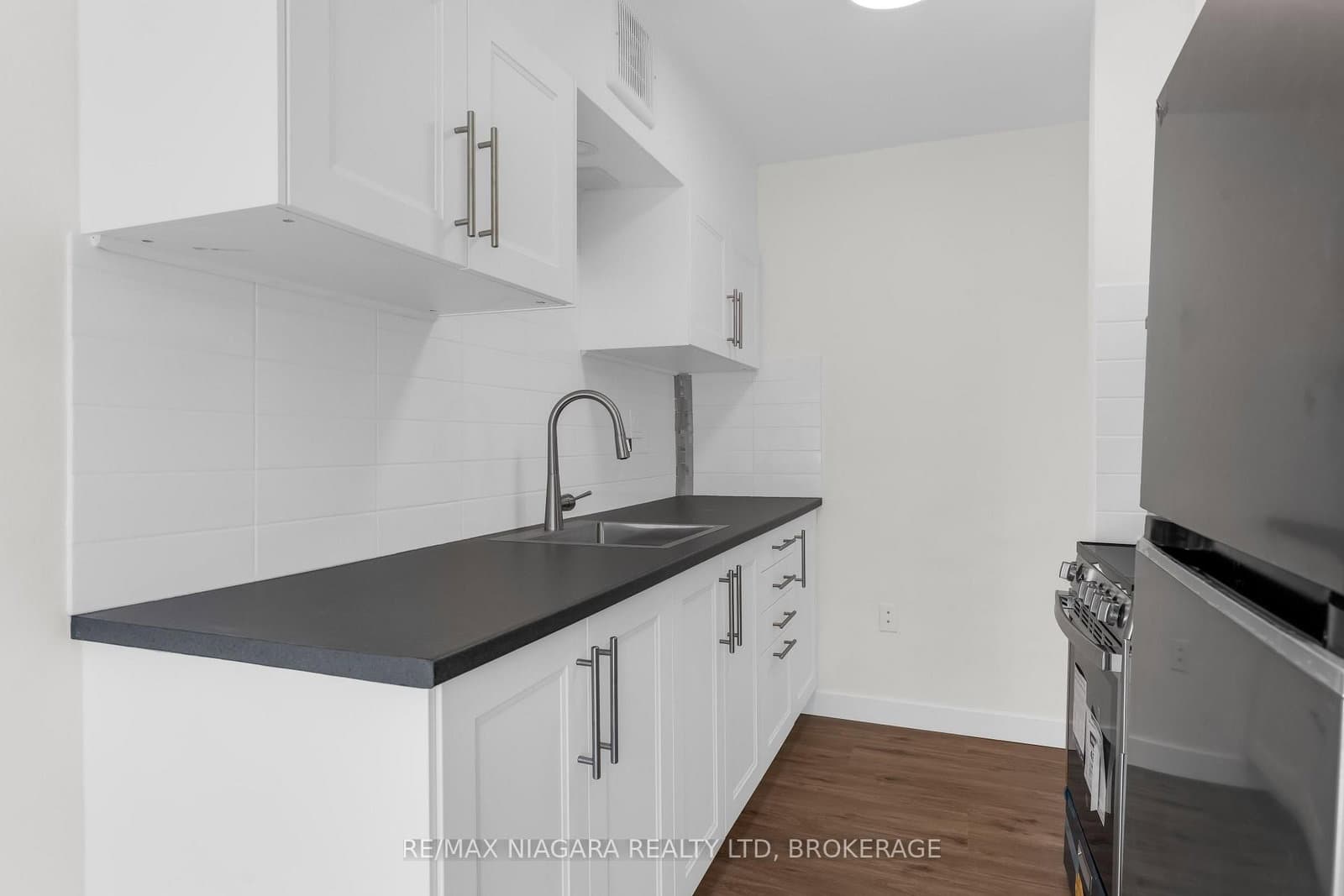 452 Carlton Street, Unit 25 - Image 5