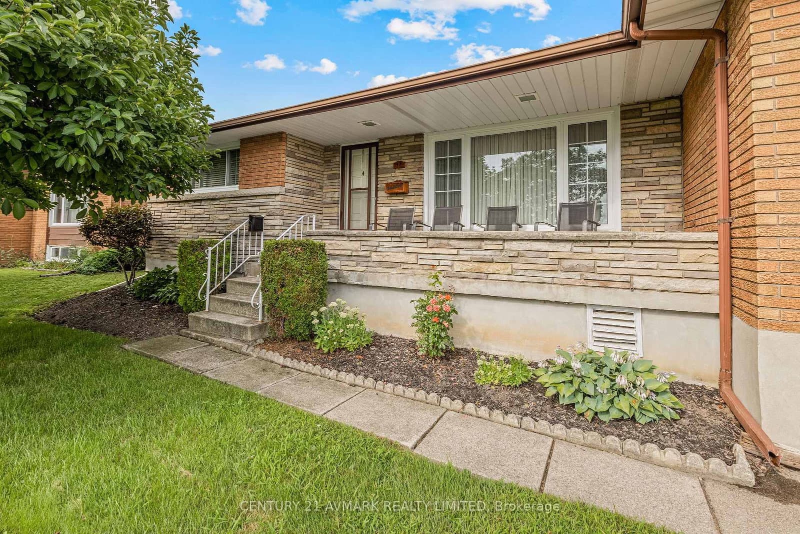 54 Classic Avenue - Image 4