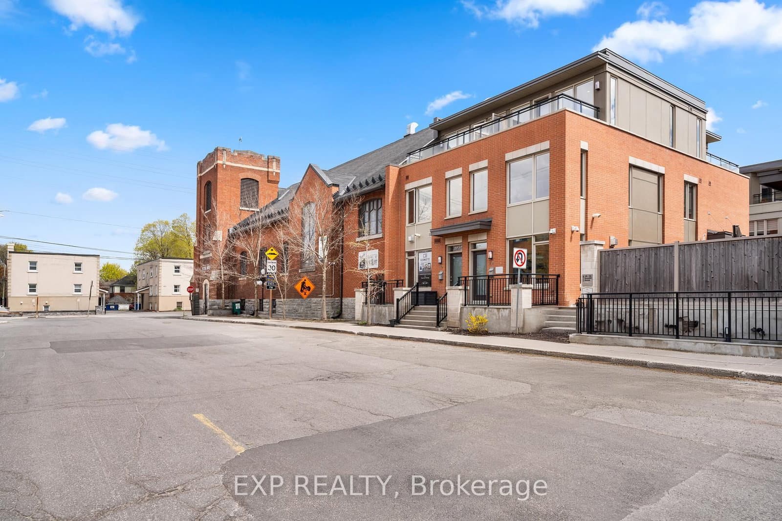 360 Ravenhill Avenue E - Image 2
