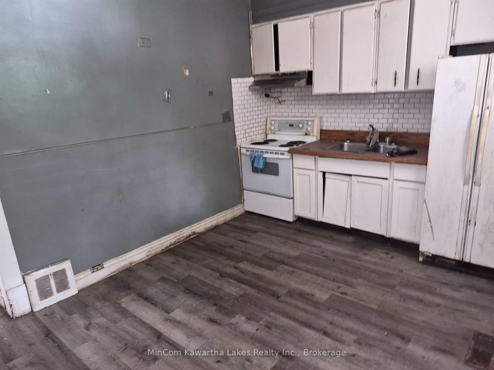 467 ALBERT Street - Image 4