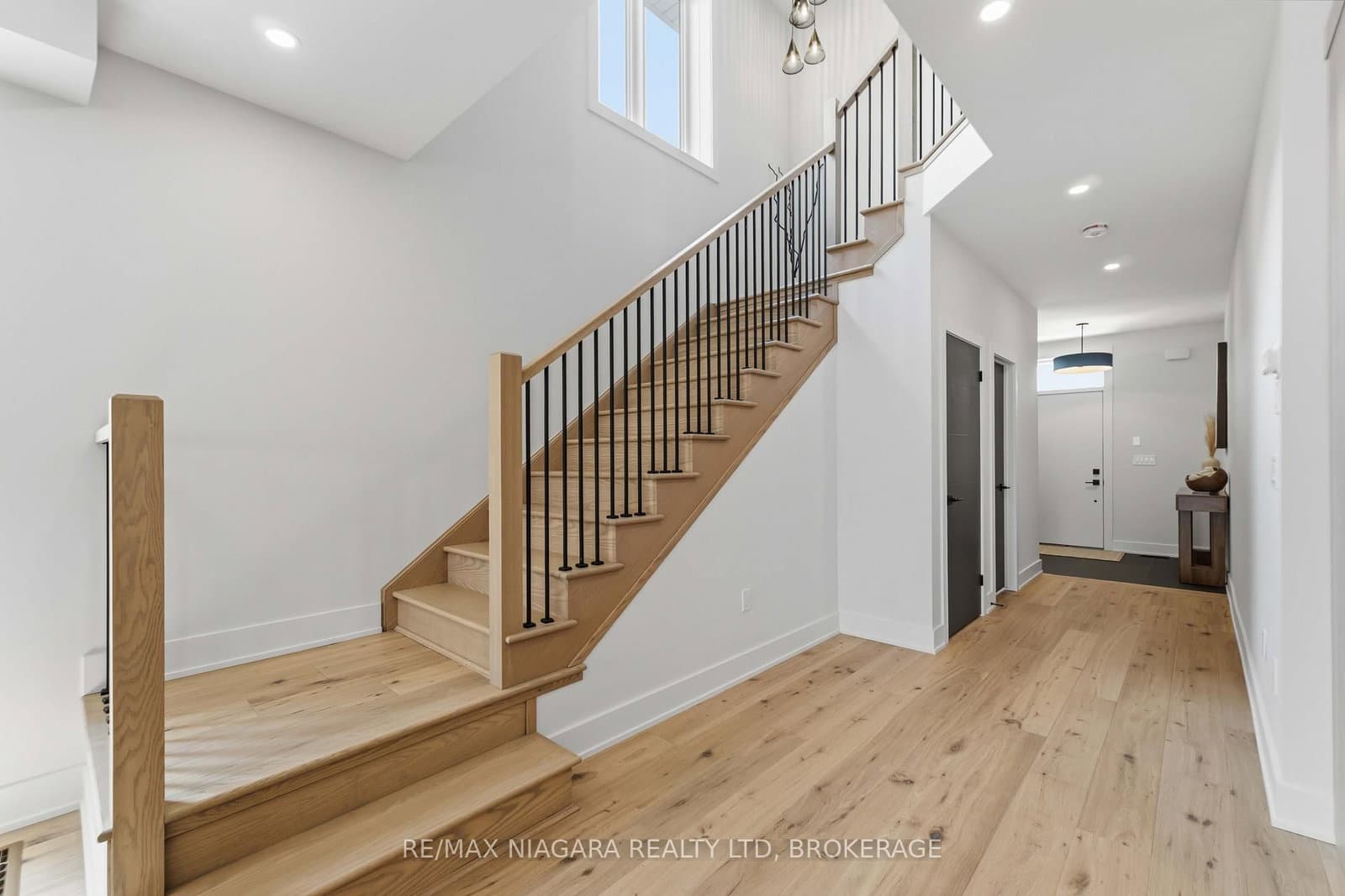 6124 Curlin Crescent - Image 3