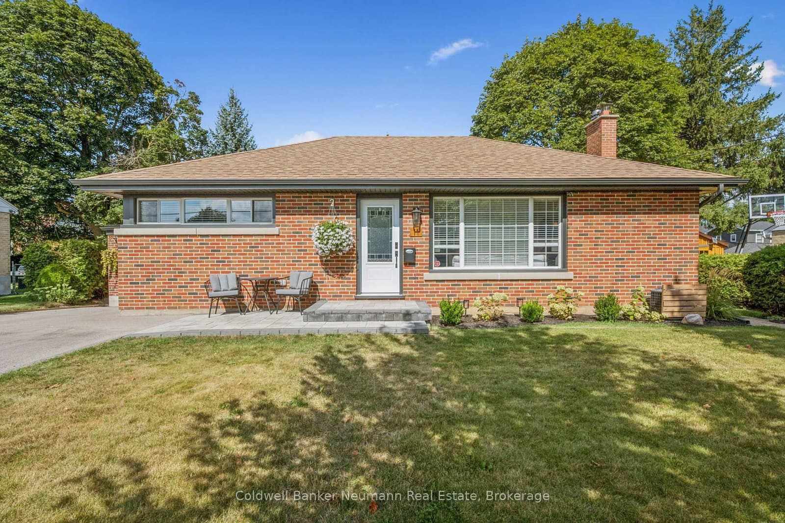 11 WESTERN Avenue - Image 1