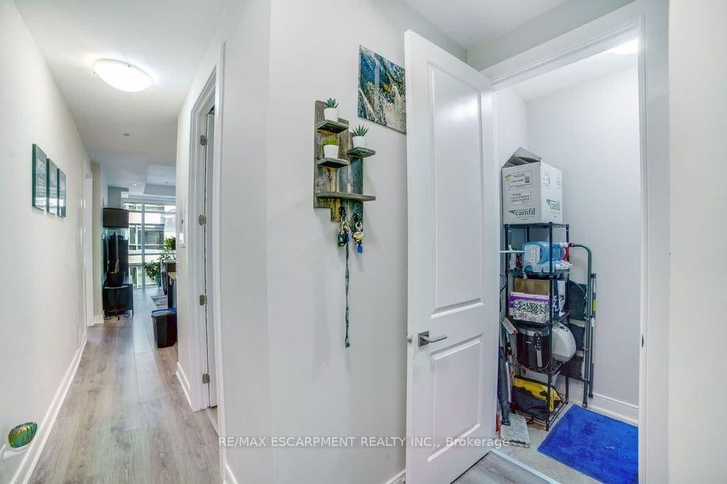 150 Main Street W, Unit 810 - Image 3