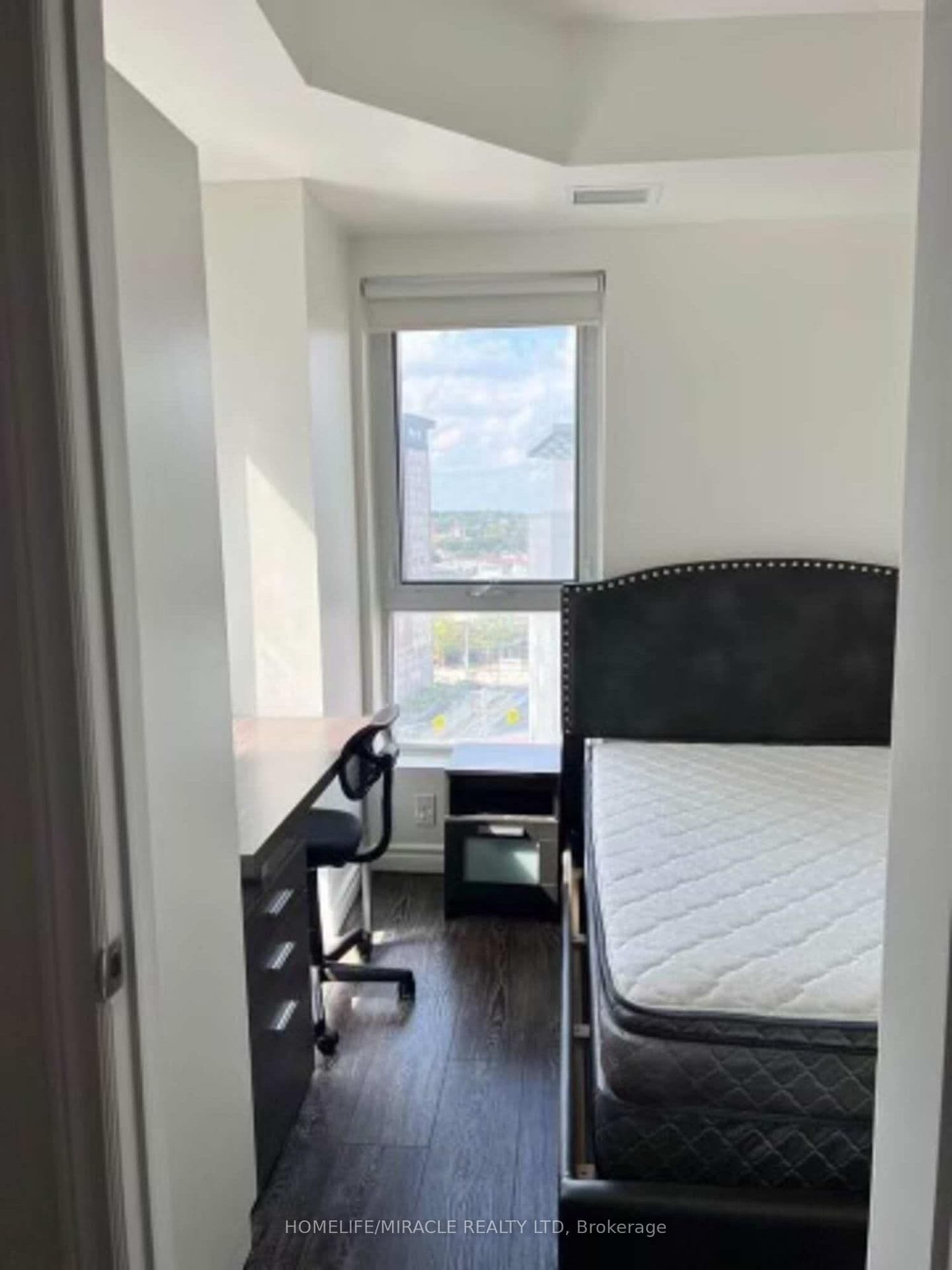 158 King Street N, Unit 1005 - Image 3