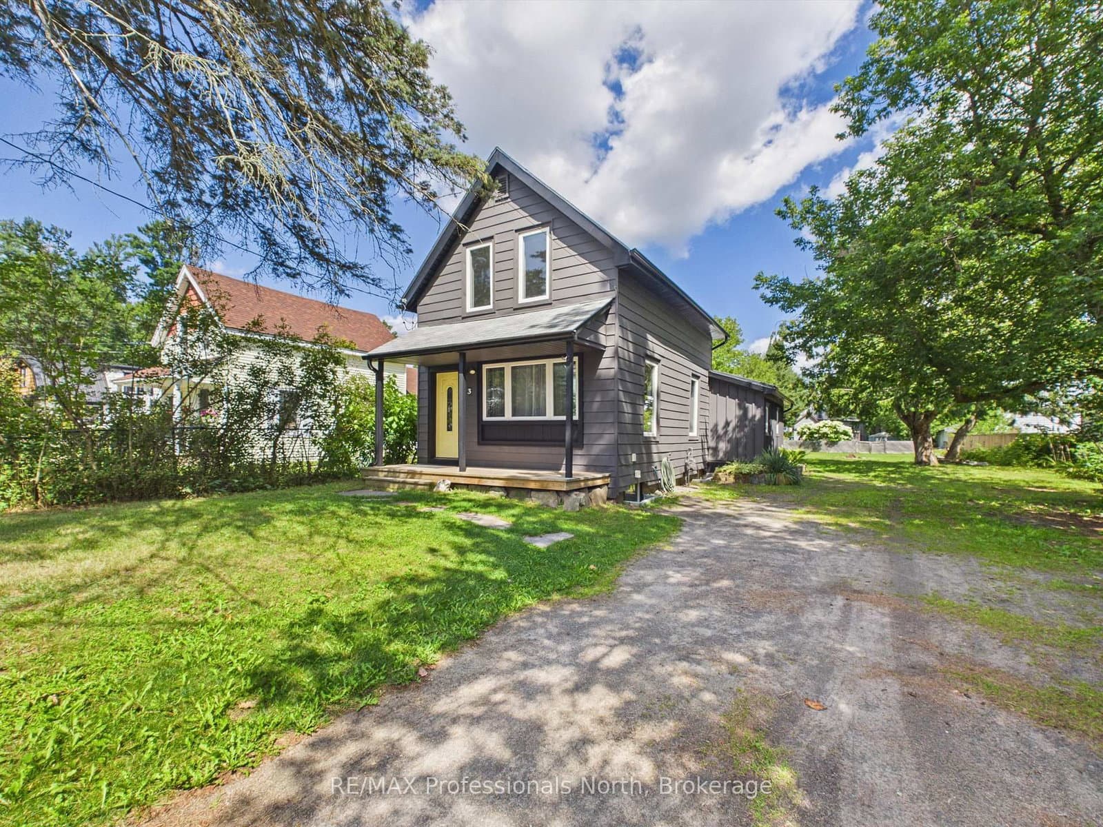 3 Spadina Avenue - Image 1