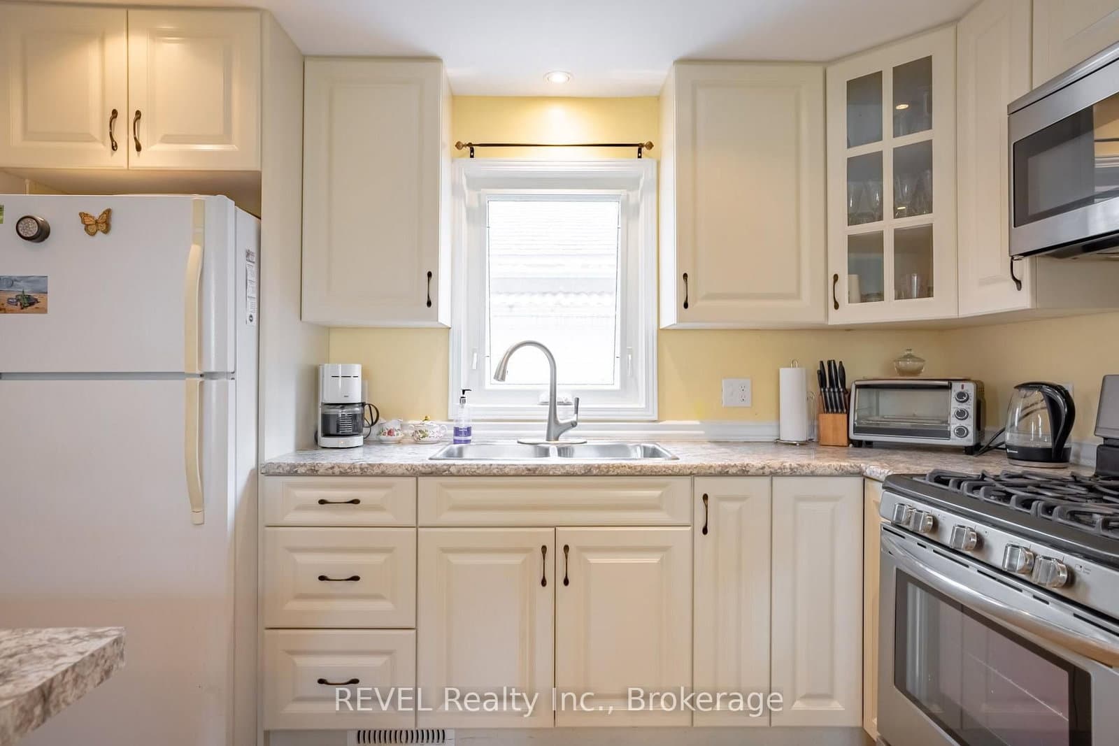 692 Lakeshore Road - Image 6