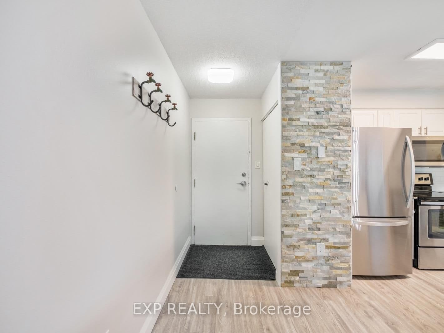 276 Eiwo Court, Unit 301 - Image 4