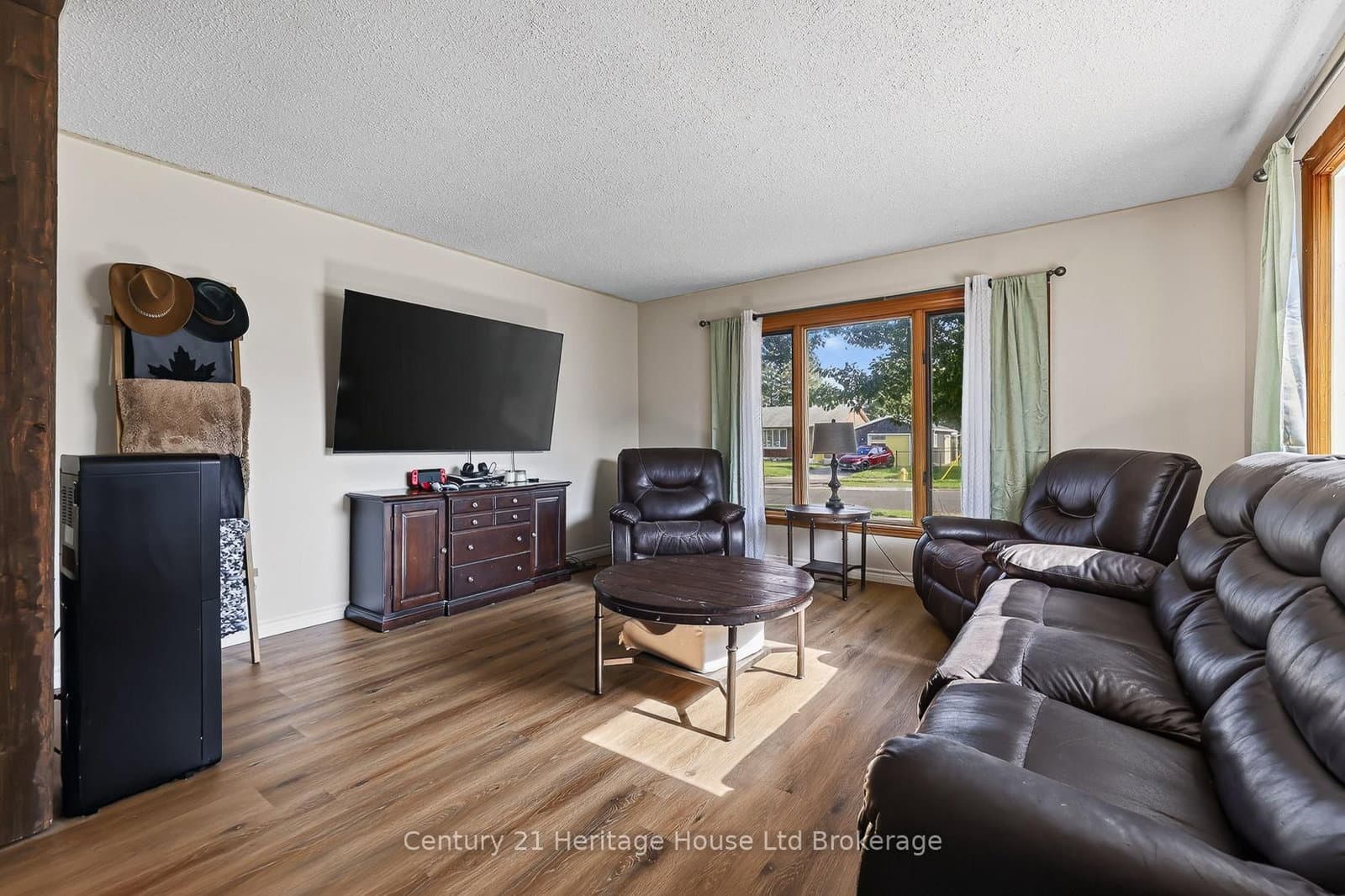 1037 Warwick Street - Image 2