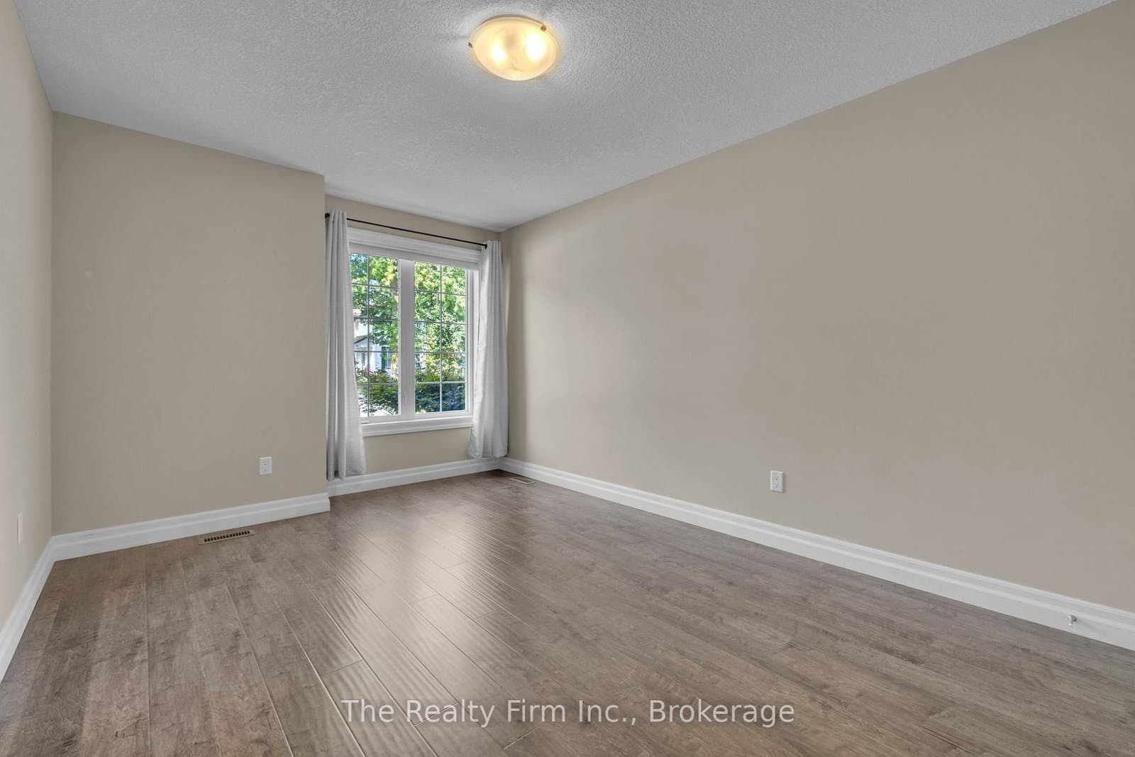 27 Cronyn Street - Image 5