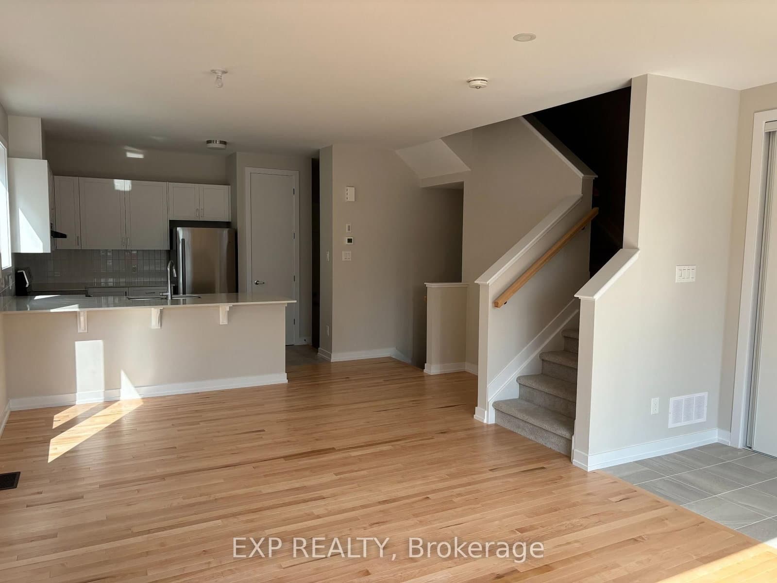 530 OLDENBURG Avenue - Image 2