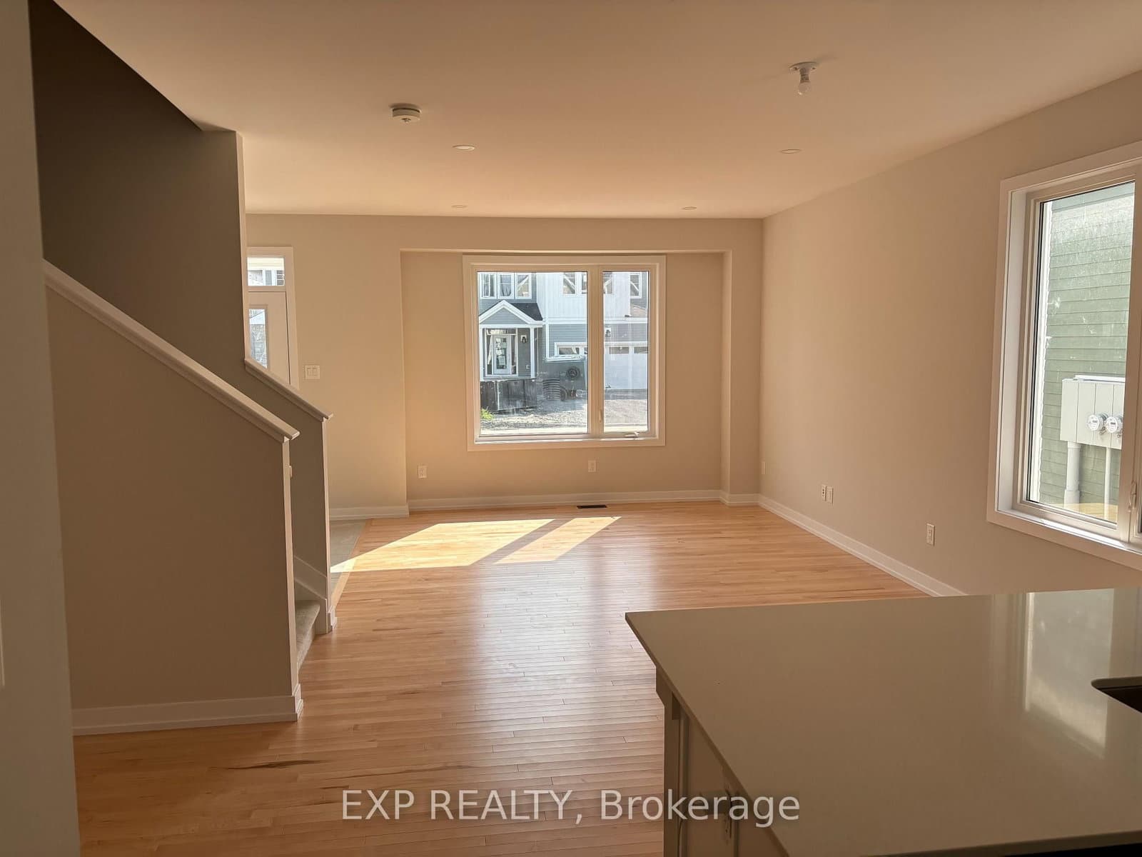 530 OLDENBURG Avenue - Image 3