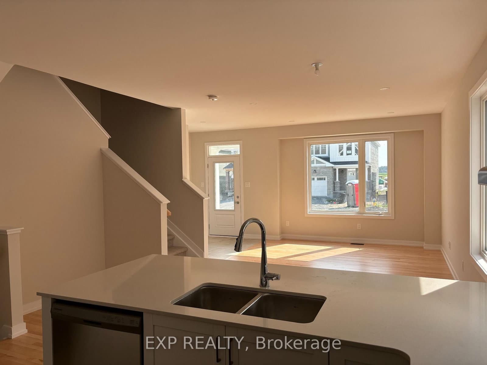 530 OLDENBURG Avenue - Image 4